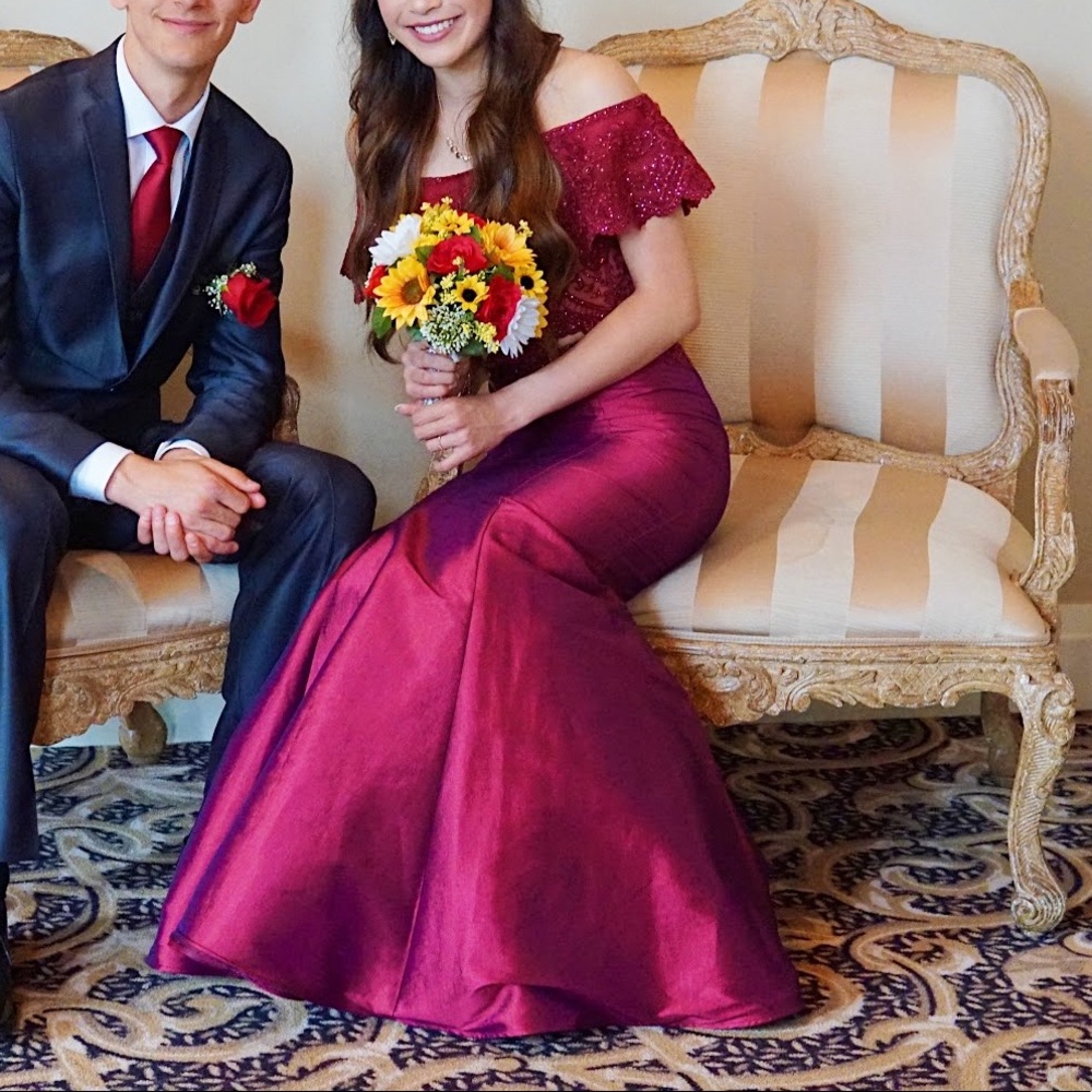 MAROON PROM DRESS :)